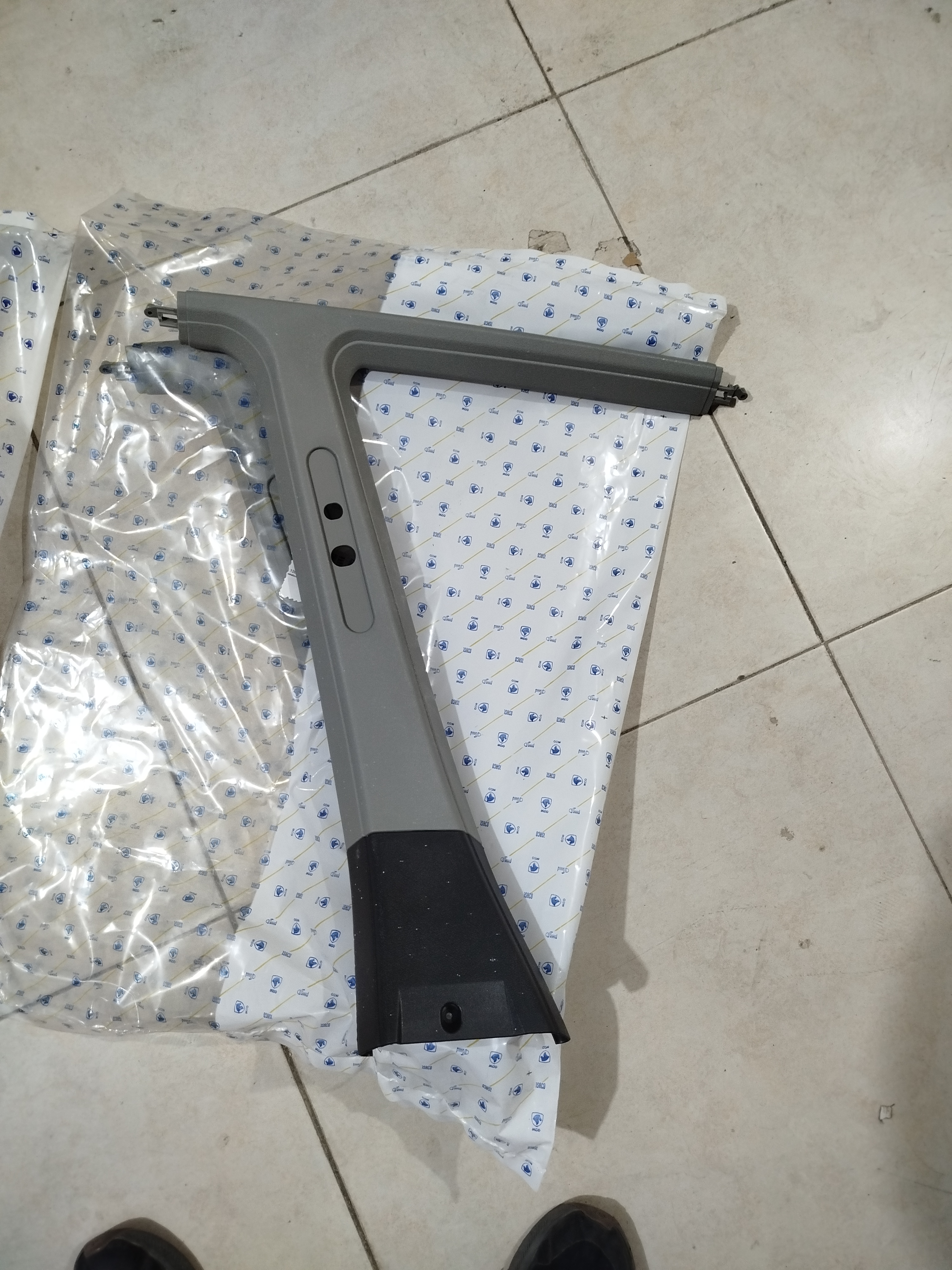 قاب بالای ستون وسط ۴۰۵ و پارس طوسی